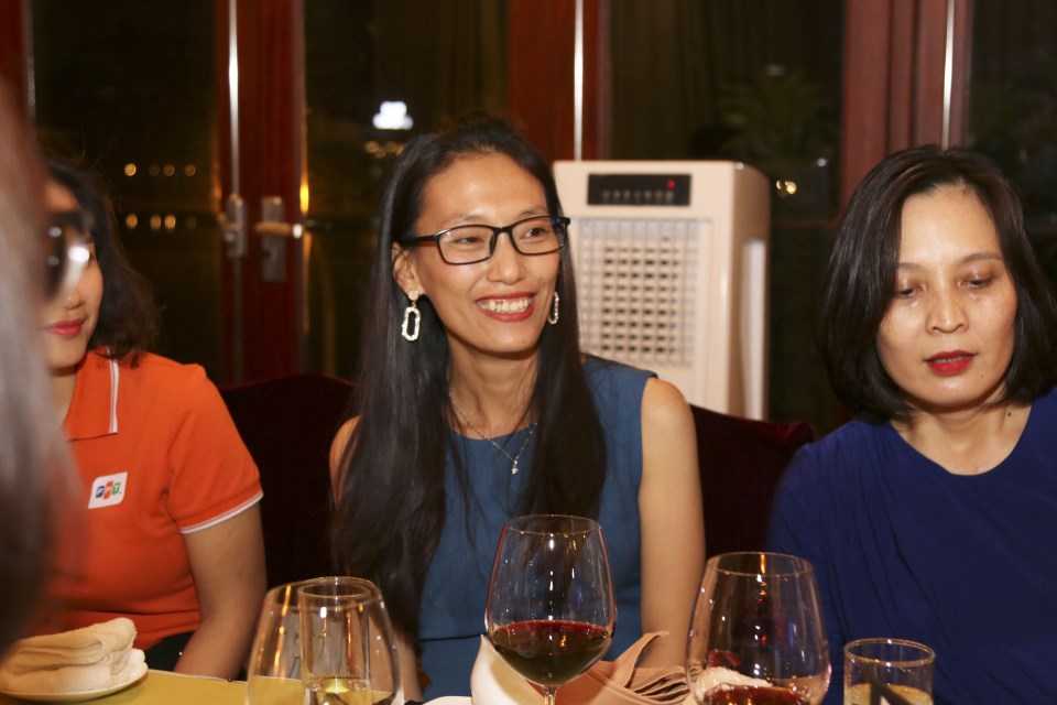 Vì nỗ lực cải thiện việc học cùng trải nghiệm cho sinh viên, chị Thùy Dung được mời tham gia sự kiện “Ăn tối cùng Chủ tịch Trương Gia Bình” 